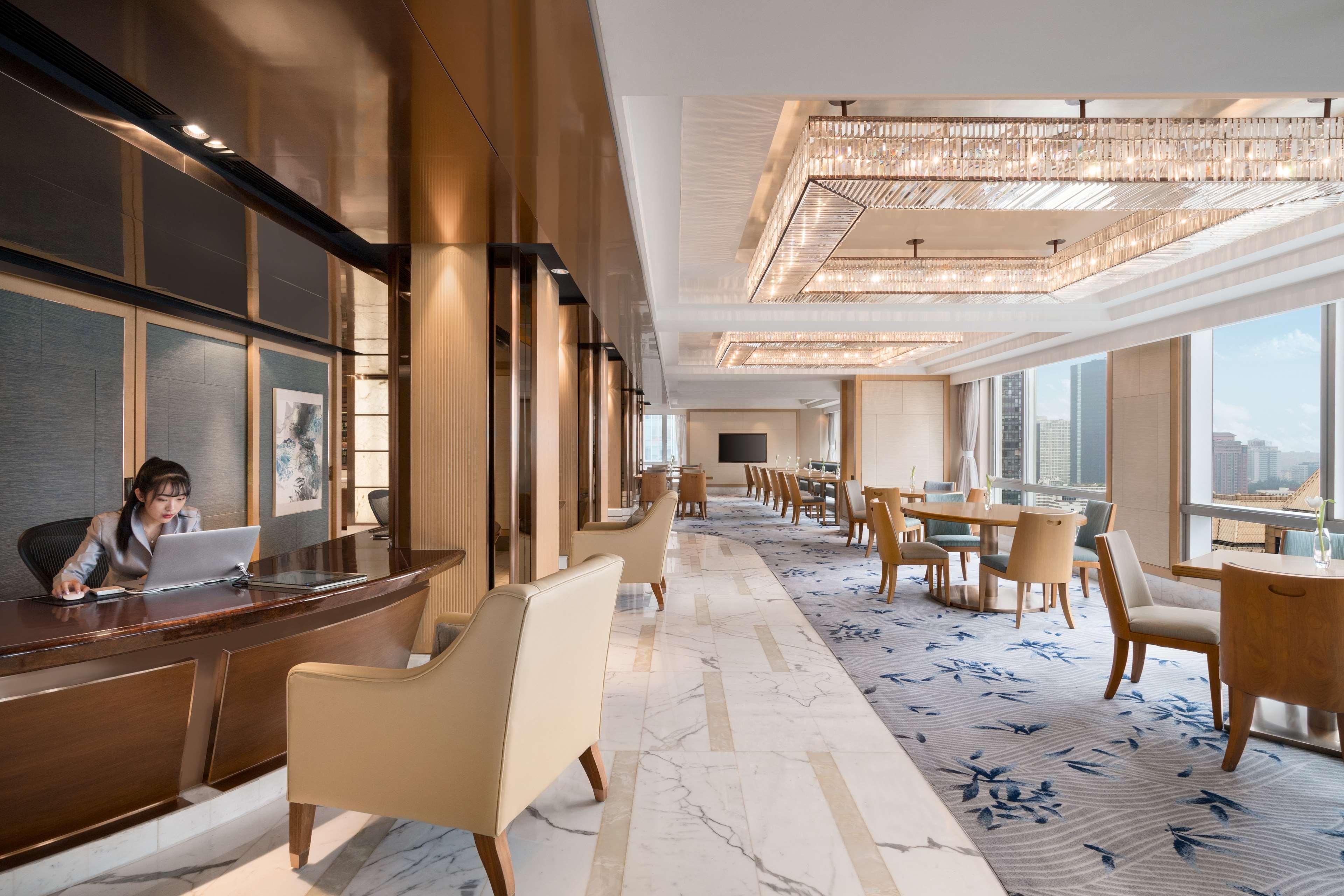 Kerry Hotel, By Shangri-la - 5 Kilometers To The Forbidden 5*